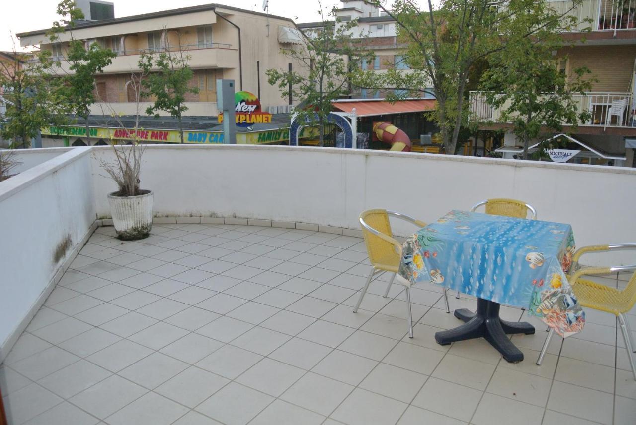 Condominio Maria Lignano Sabbiadoro Exterior foto